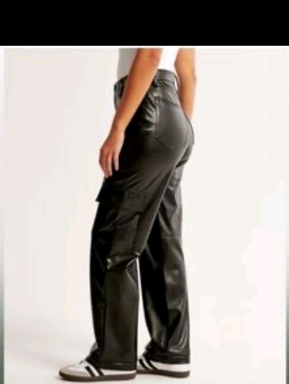 Abercrombie 90s High Rise Relaxed Black Vegan Leather Cargo Pants Size 27 Women